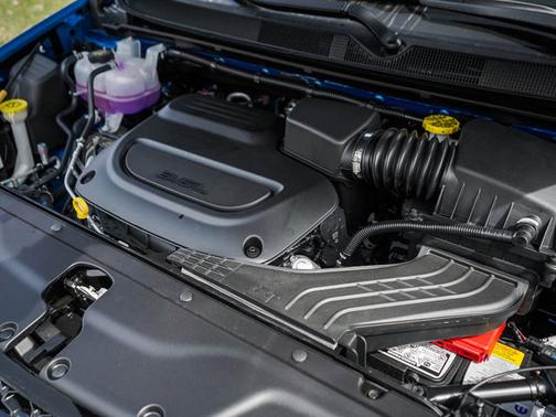 Hydro Blue Pearlcoat 2026 Chrysler Pacifica Pinnacle