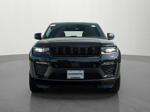 Diamond Black Crystal Pearlcoat 2026 Jeep Grand Cherokee Limited Reserve