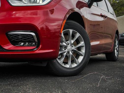 Red Hot Pearlcoat 2026 Chrysler Pacifica Limited