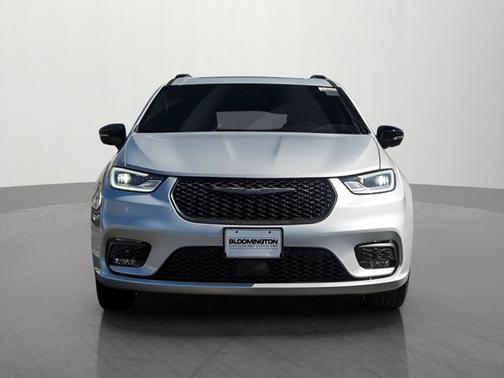 Silver Mist Clearcoat 2026 Chrysler Pacifica Limited