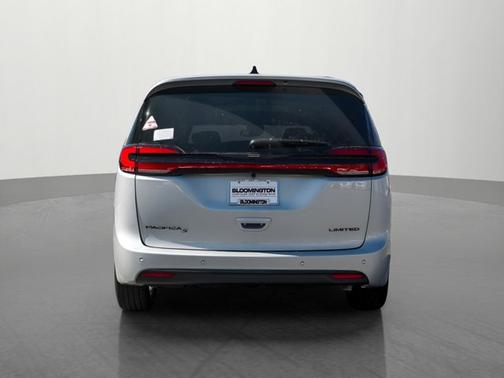 Silver Mist Clearcoat 2026 Chrysler Pacifica Limited