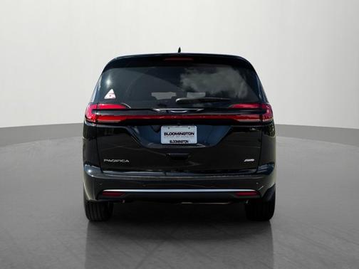Pxj 2027 Chrysler Pacifica Select