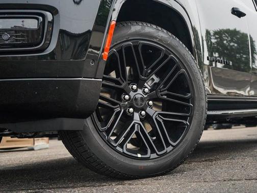 2025 Jeep Wagoneer Series II Carbide