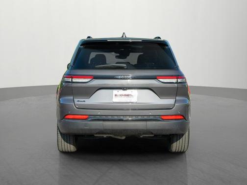 Baltic Gray Metallic Clearcoat 2023 Jeep Grand Cherokee Altitude