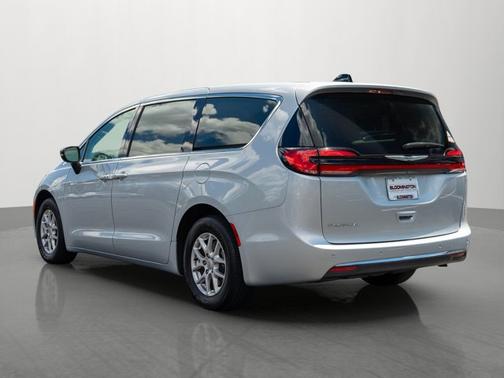 Silver Mist Clearcoat 2024 Chrysler Pacifica Touring L