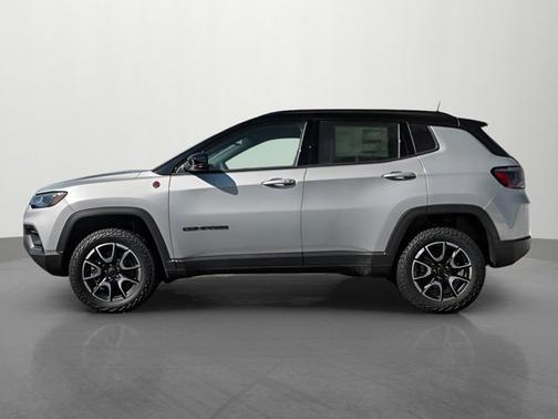 Silver Zynith Metallic Clearcoat 2026 Jeep Compass Trailhawk