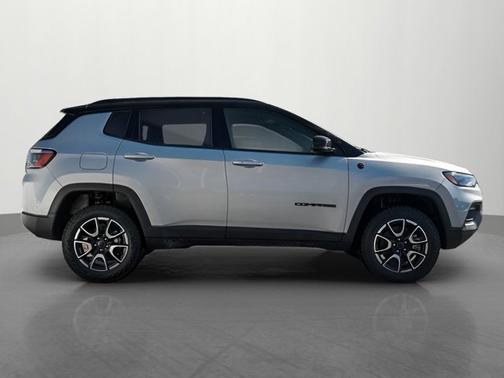 Silver Zynith Metallic Clearcoat 2026 Jeep Compass Trailhawk