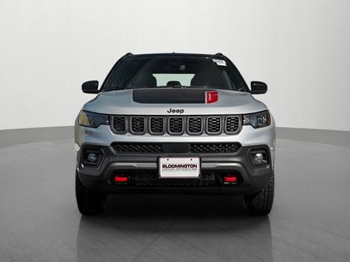 Silver Zynith Metallic Clearcoat 2026 Jeep Compass Trailhawk