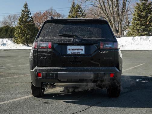 Diamond Black Crystal Pearlcoat 2026 Jeep Cherokee Limited
