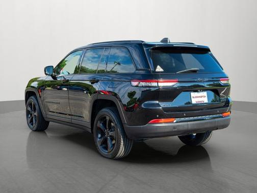 Diamond Black Crystal Pearlcoat 2023 Jeep Grand Cherokee Limited