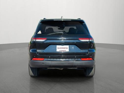 Diamond Black Crystal Pearlcoat 2023 Jeep Grand Cherokee Limited