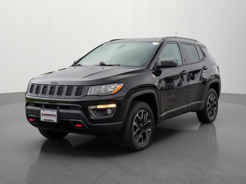 Diamond Black Crystal Pearlcoat 2019 Jeep Compass Trailhawk