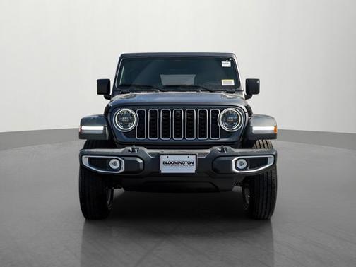 Granite Crystal Metallic Clearcoat 2026 Jeep Wrangler Sahara