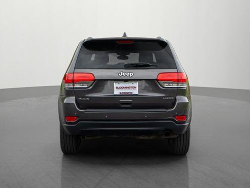 Granite Crystal Metallic Clearcoat 2017 Jeep Grand Cherokee Laredo