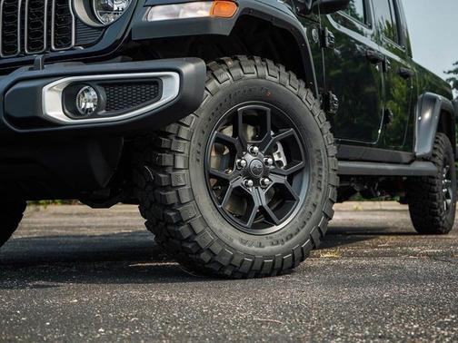2025 Jeep Gladiator High Tide
