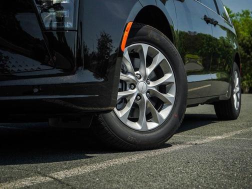 Pxj 2027 Chrysler Pacifica Select