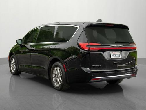 Diamond Black Crystal Pearlcoat 2025 Chrysler Pacifica Select
