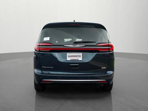 2025 Chrysler Pacifica Pinnacle
