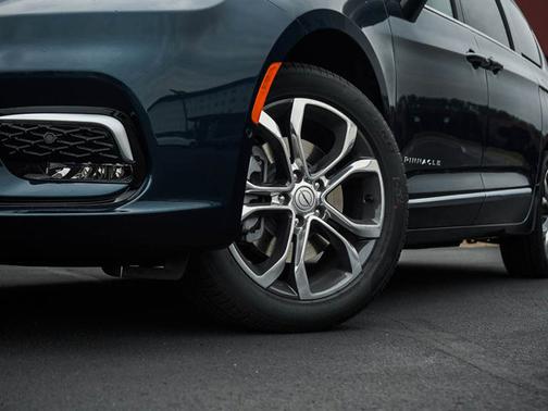 2025 Chrysler Pacifica Pinnacle