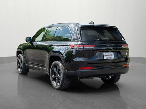 Diamond Black Crystal Pearlcoat 2023 Jeep Grand Cherokee Limited