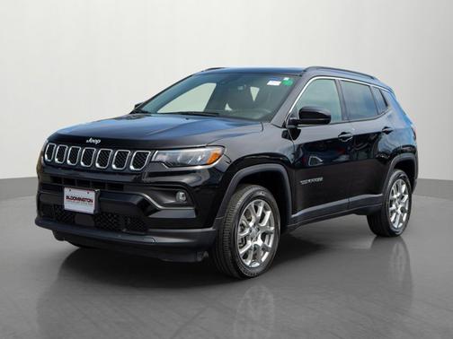 Diamond Black Crystal Pearlcoat 2023 Jeep Compass Latitude Lux