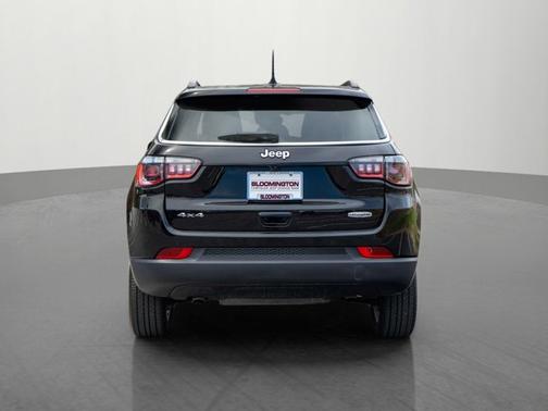 Diamond Black Crystal Pearlcoat 2023 Jeep Compass Latitude Lux