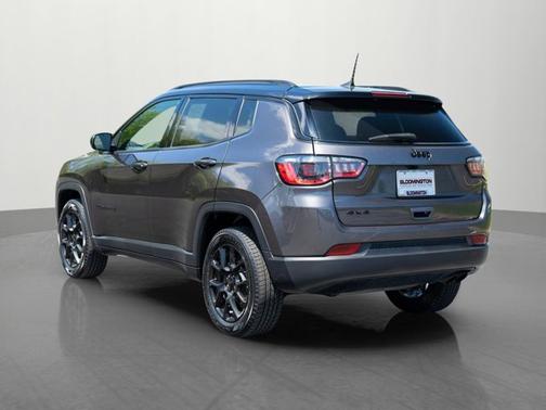 Granite Crystal Metallic Clearcoat 2022 Jeep Compass Altitude