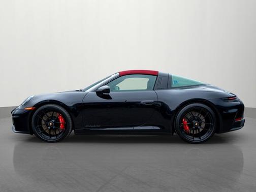 2025 Porsche 911 4 GTS