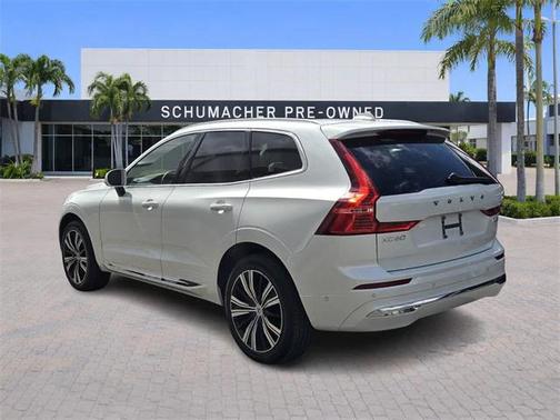 2023 Volvo XC60 B5 Plus Bright Theme