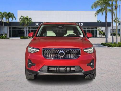 2023 Volvo XC40 B5 Plus Bright Theme