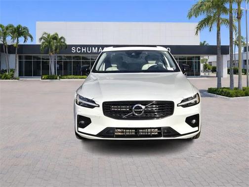 2022 Volvo S60 T5 Momentum