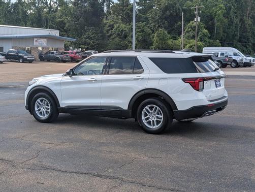 Star White 2026 Ford Explorer Active