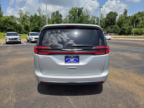 2023 Chrysler Pacifica Touring-L