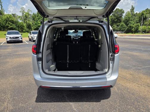 2023 Chrysler Pacifica Touring-L