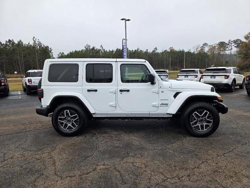 2024 Jeep Wrangler Sahara