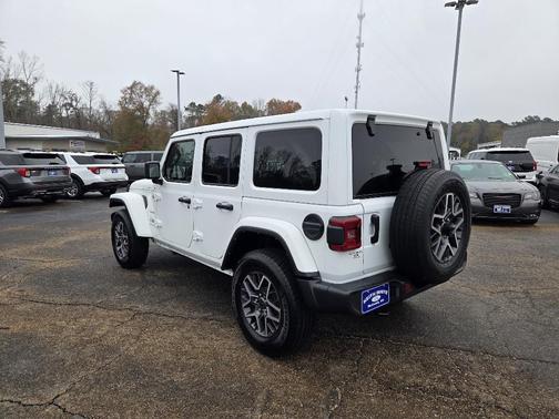 2024 Jeep Wrangler Sahara