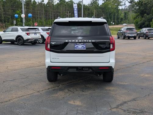 Oxford White 2026 Ford Expedition Active