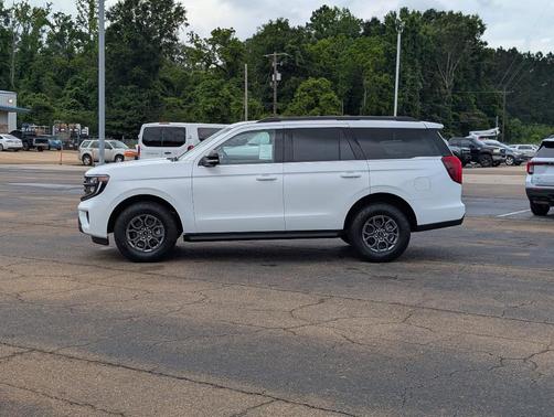 Oxford White 2026 Ford Expedition Active
