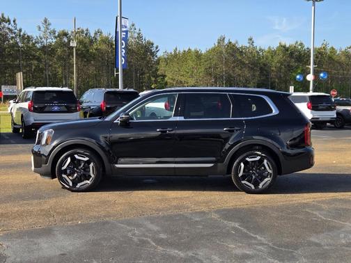 Ebony Black 2025 Kia Telluride S