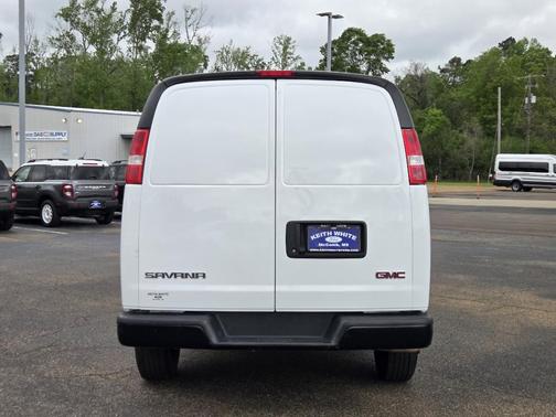 2023 GMC Savana 2500 Work Van