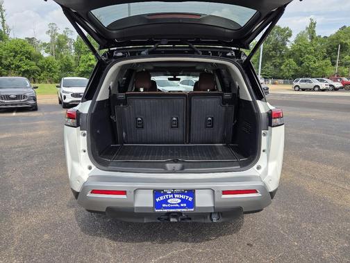 2024 Nissan Pathfinder Platinum