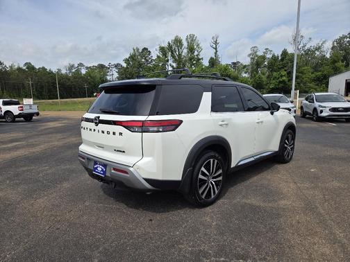 2024 Nissan Pathfinder Platinum