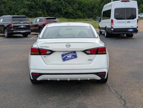Glacier White 2025 Nissan Altima SV