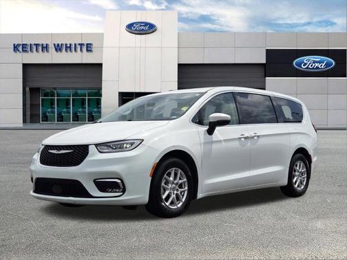 2023 Chrysler Pacifica Touring-L