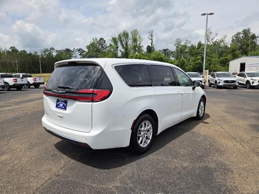 2023 Chrysler Pacifica Touring-L