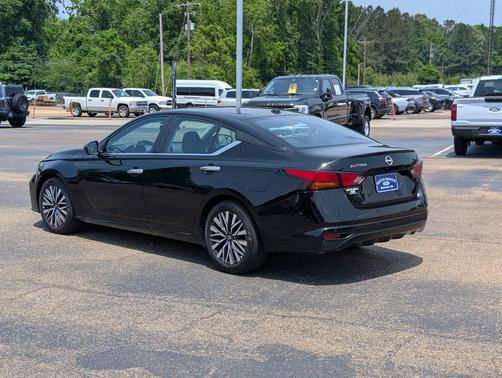Black 2025 Nissan Altima SV