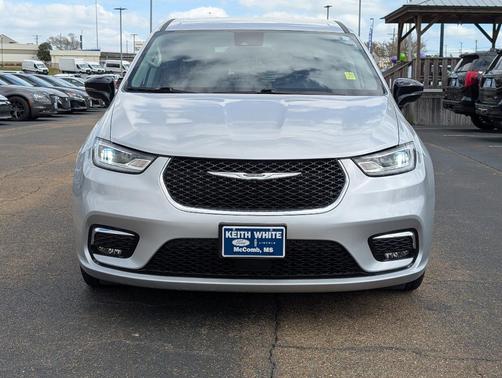 2024 Chrysler Pacifica Touring-L