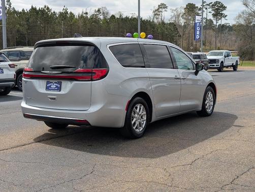 2024 Chrysler Pacifica Touring-L