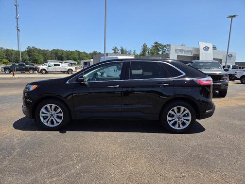 Black Metallic 2024 Ford Edge Titanium