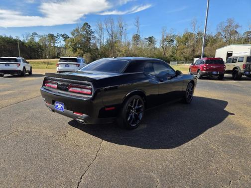 2022 Dodge Challenger SXT